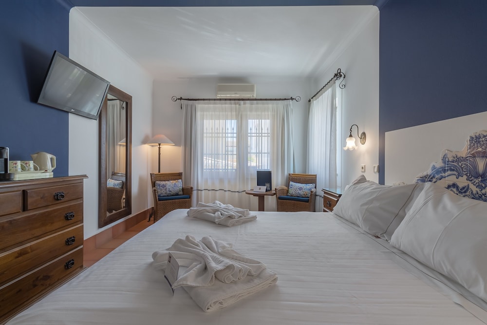 Classic, Double Bed, City View, Main House
