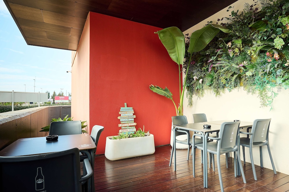 Travelodge BCN Cornella Fira 38/56