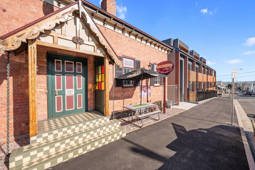 The George Hotel Launceston 35/39