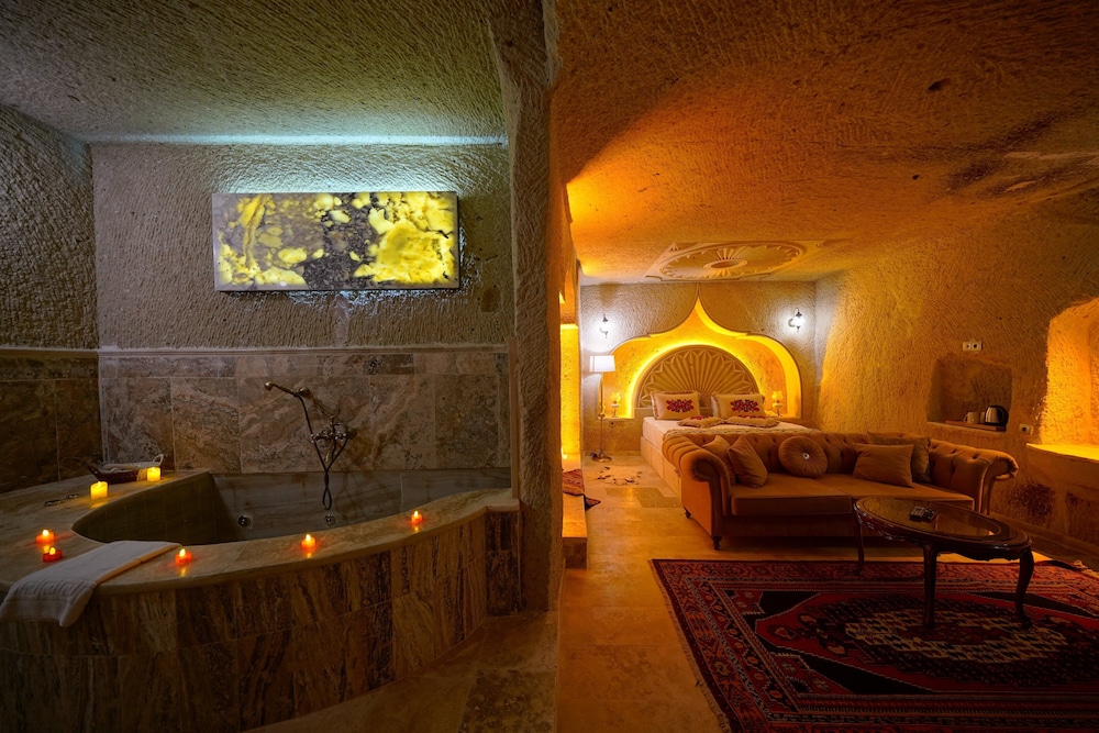 Serenus Cave Suites 27/50
