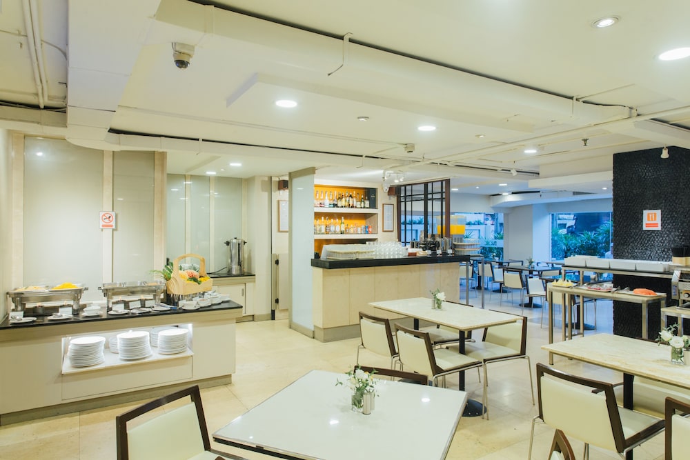 Seasons Siam Hotel 46/55