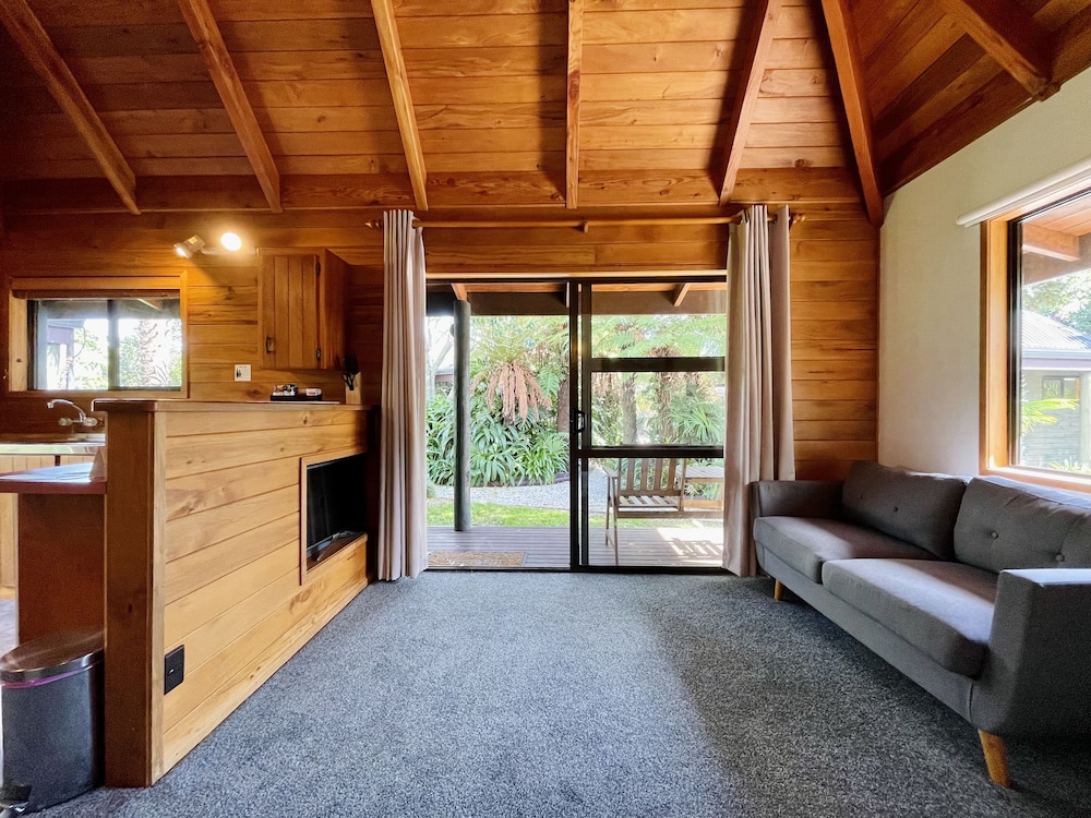 Pacific Harbour Villas(FORMERLY Pacific Harbour Lodge) 40/66