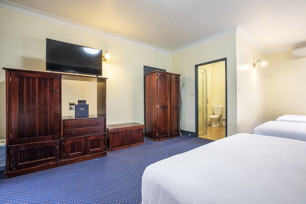 ATHERTON HOTEL 27/65