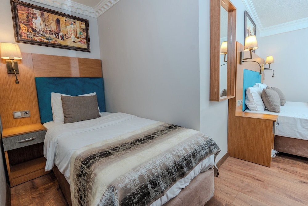ROOM, DOUBLE BED, STREET VIEW, BALCONY