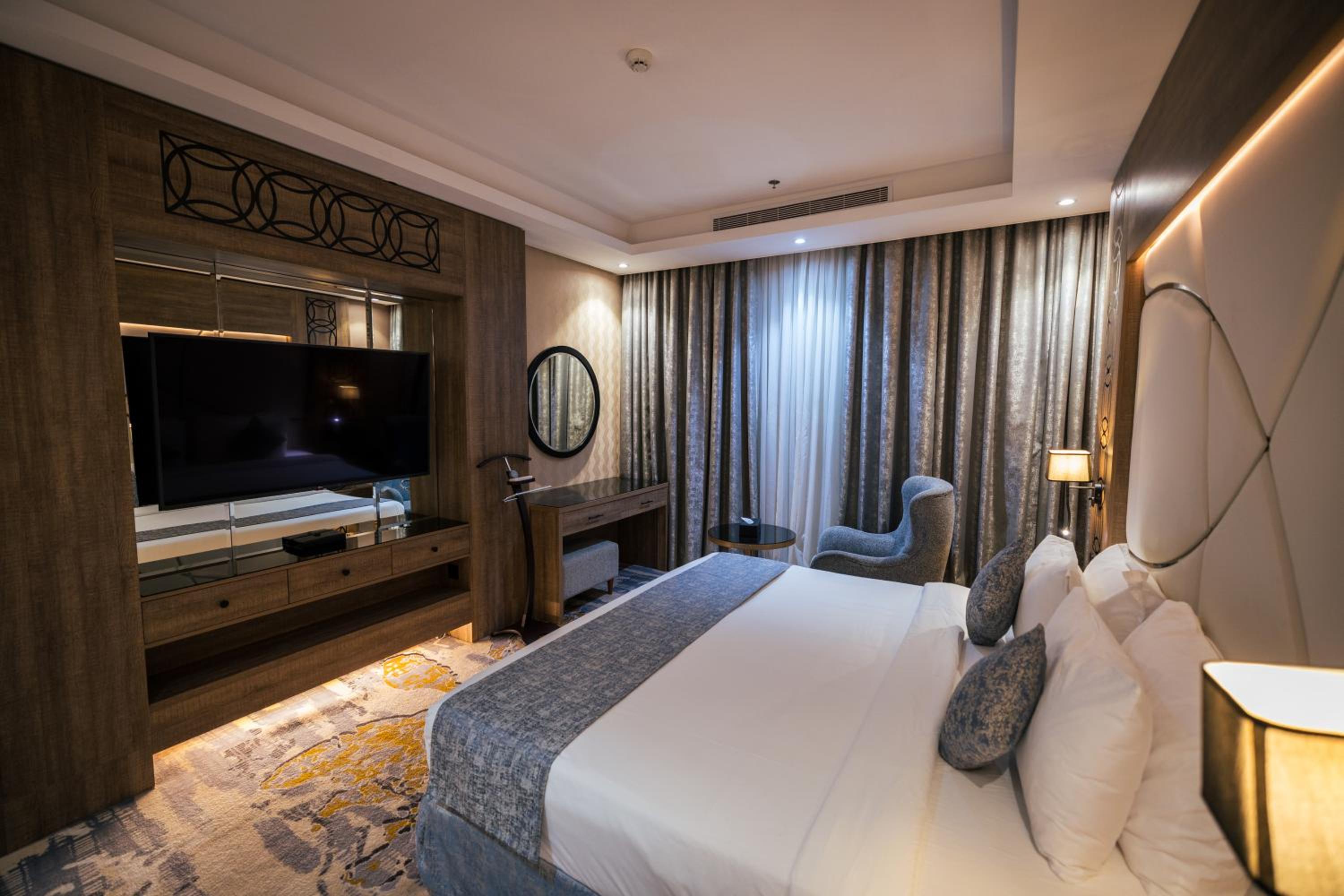 فندق ميرنيان(Mirnian Hotel) 18/40