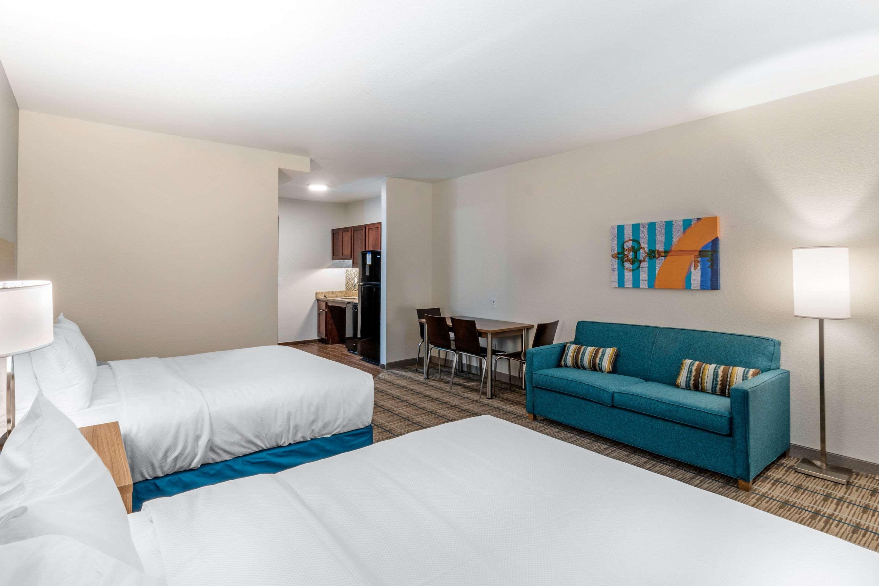 SUITE, KING BED