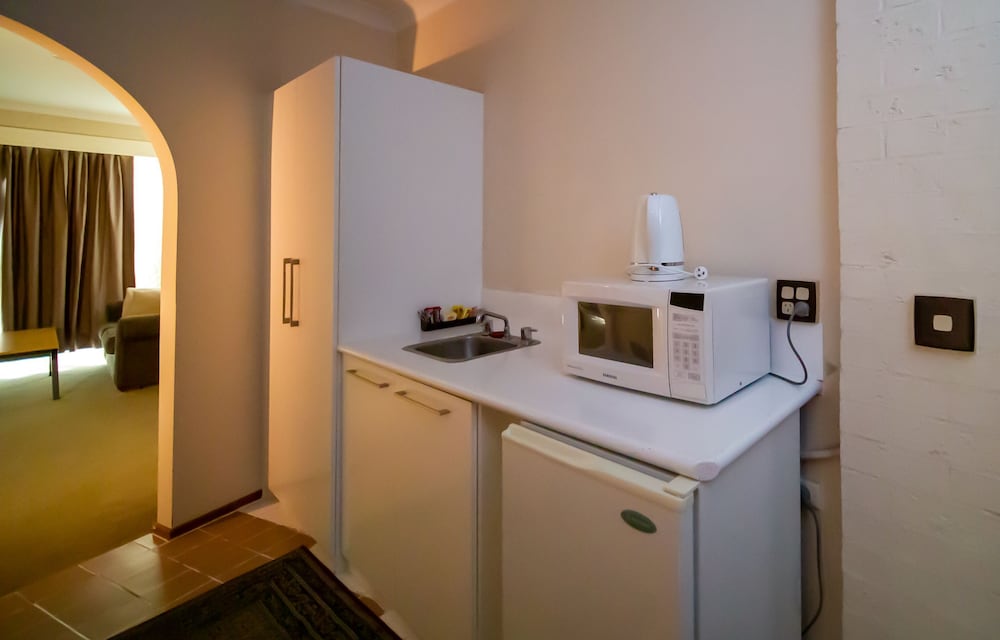 Hamiltons Townhouse Motel 45/51