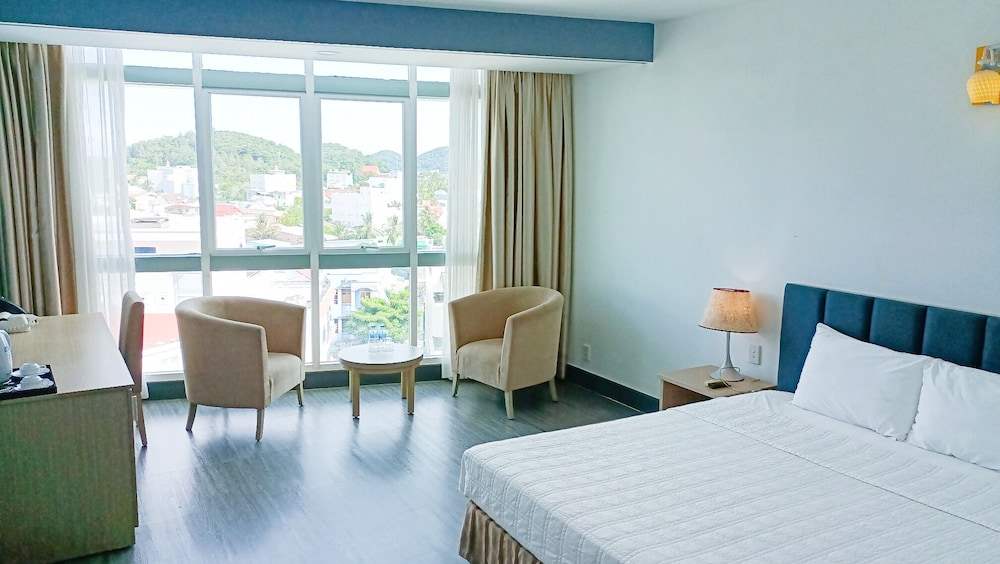 River Hotel 23/79
