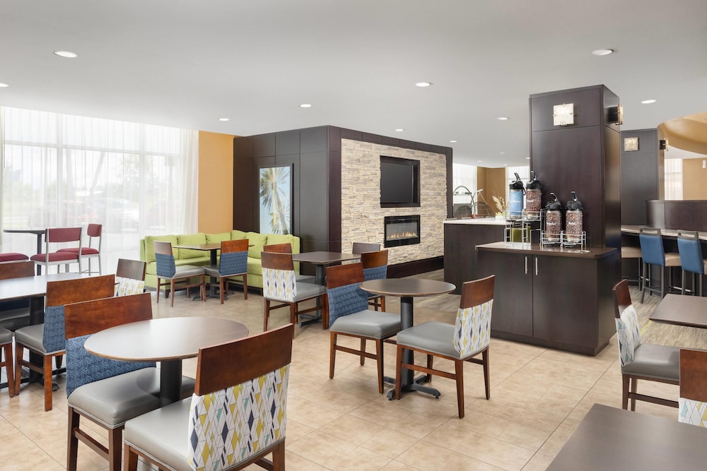 Comfort Suites Lake City 34/50