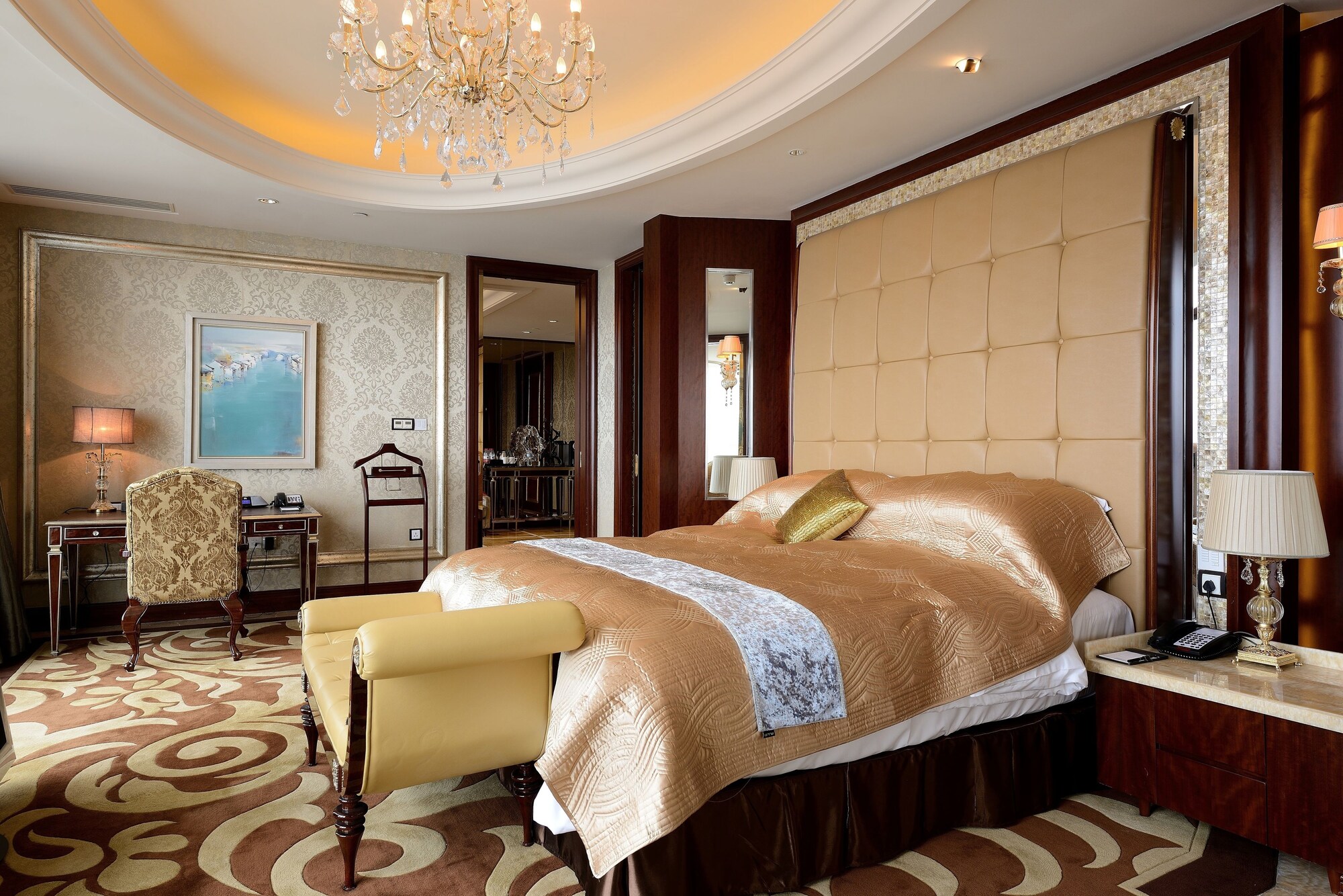 PRESIDENTIAL, SUITE