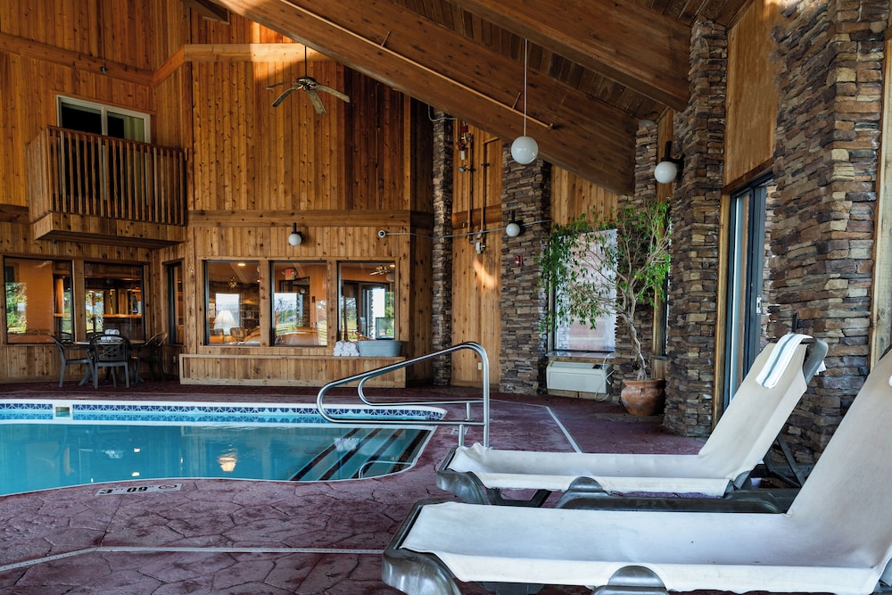 Pinedale Hotel & Suites 33/50