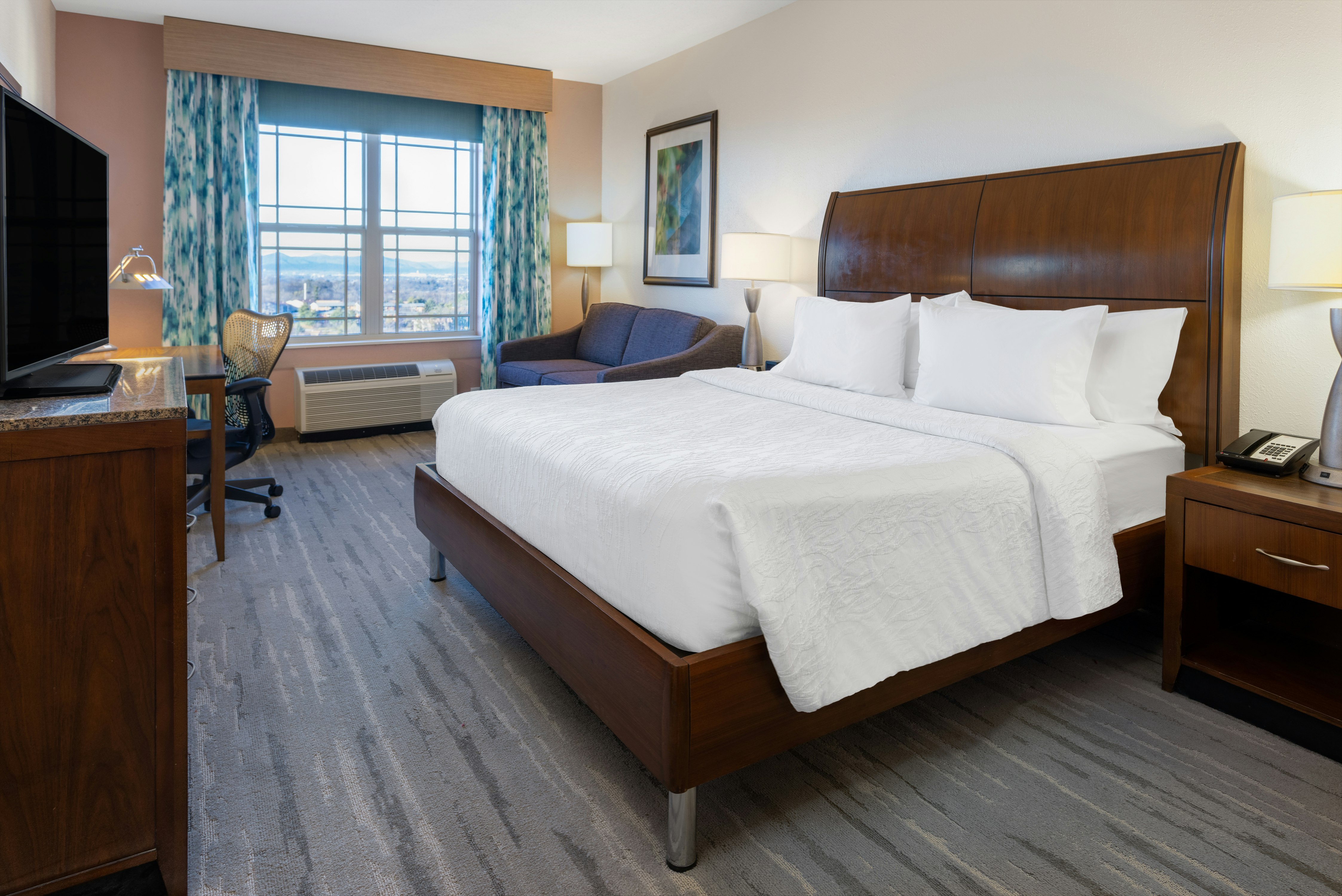 DELUXE, KING BED
