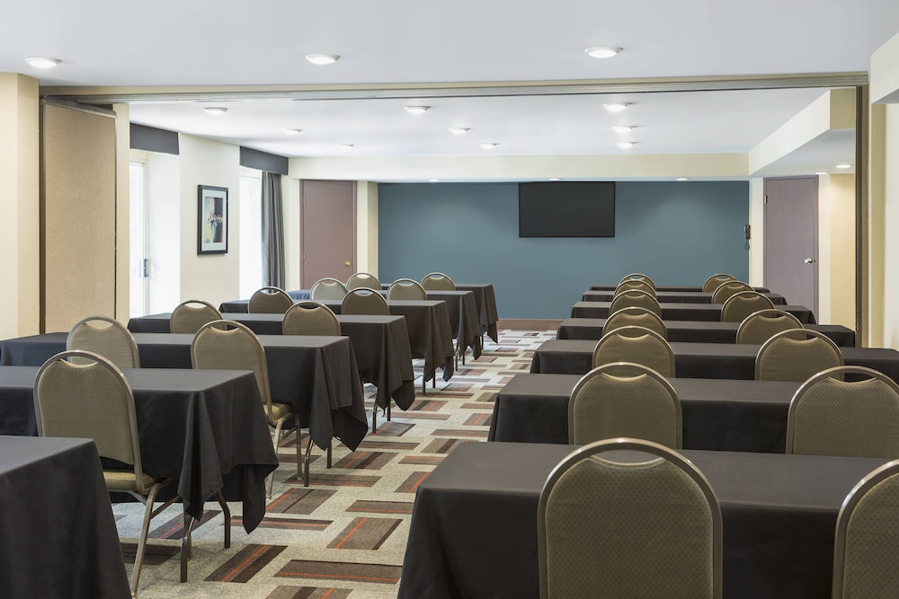 Four Points By Sheraton Buffalo Grove 25/27