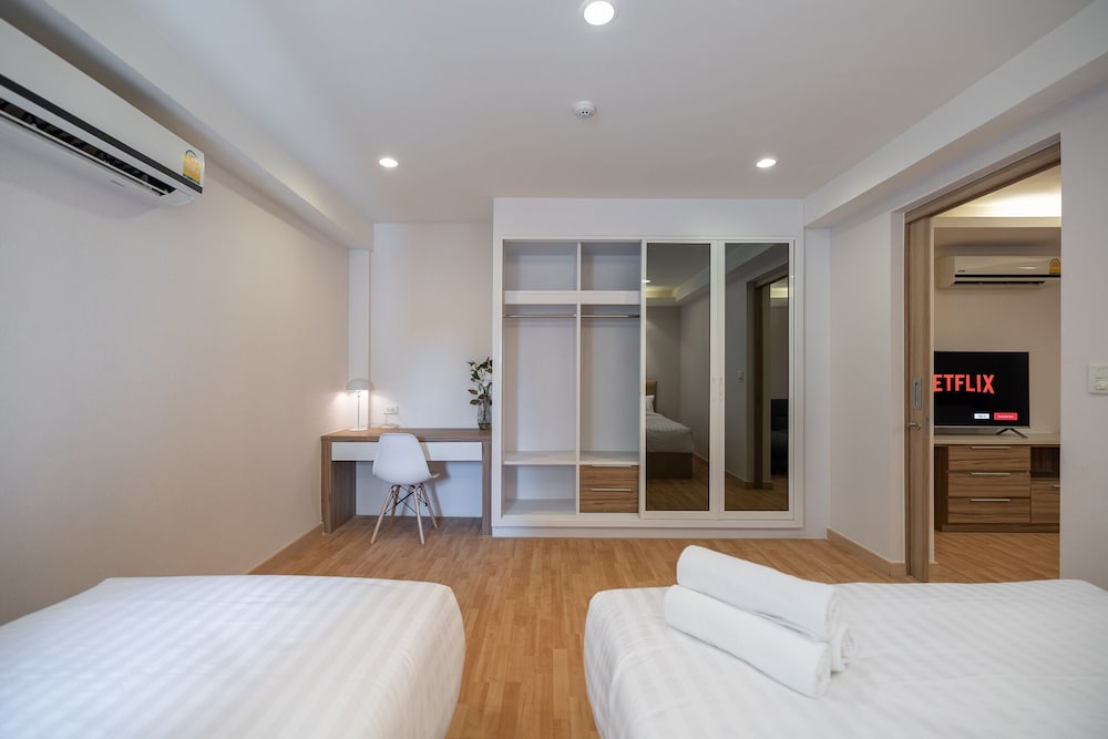 Superior, Triple, 1 King and 1 Single Beds