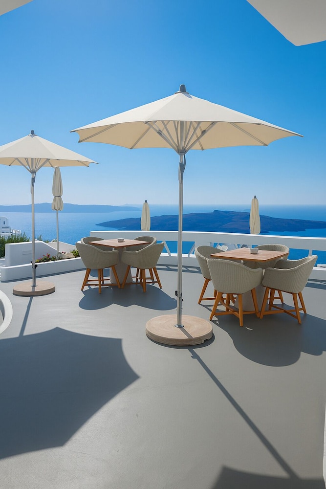 Chic Hotel Santorini 40/50