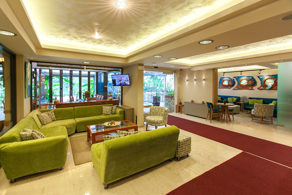 Paradise Lost Hotel 26/50