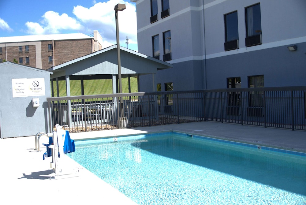 Super 8 By Wyndham Crossville Tn 21/22