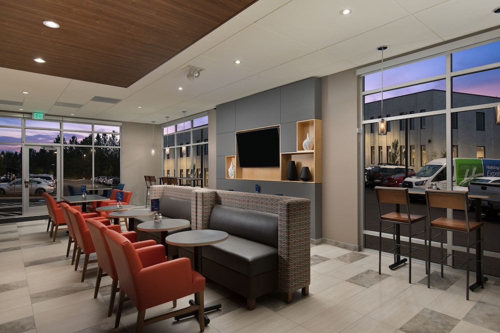 Holiday Inn Express Suites Portland Airport Cascade Stn 34/49