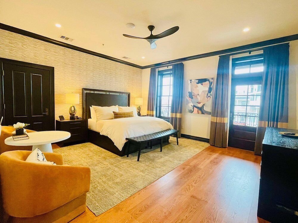 Emigrant Boutique Hotel 7/28