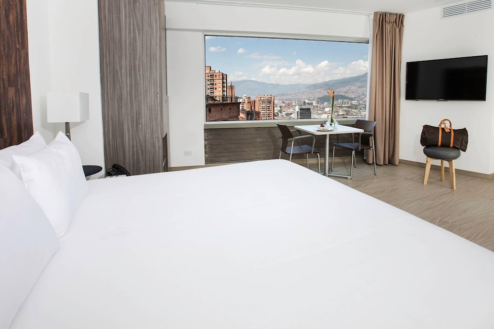 V Grand Hotel, a member of Radisson Individuals 12/45