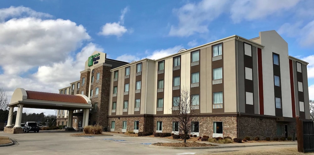 Holiday Inn Express Hotel Suites Searcy 46/50