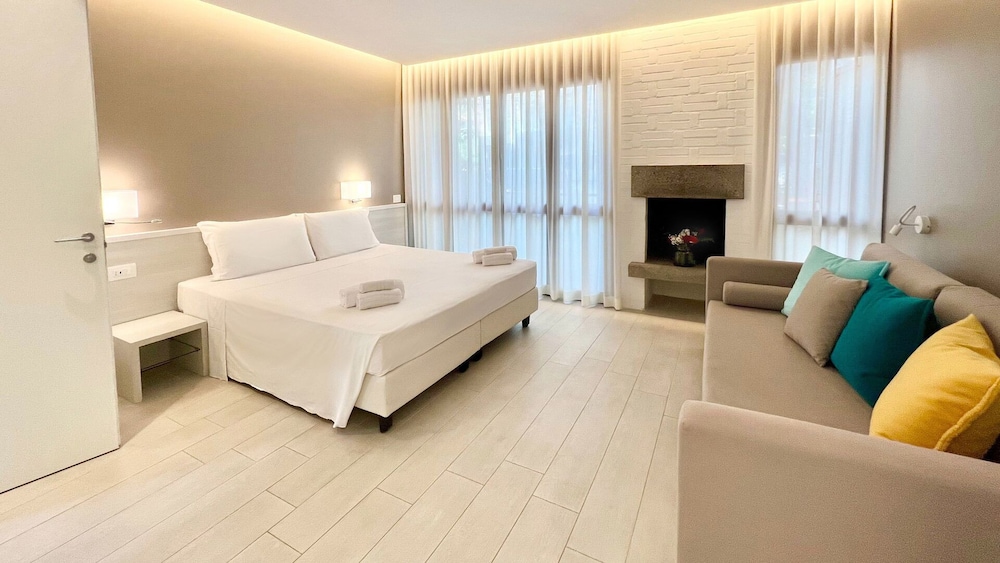 2 Bedrooms, Deluxe, Villa, Double and Twin Beds, Kitchenette, Garden Area، Hotel President Lignano 2/10