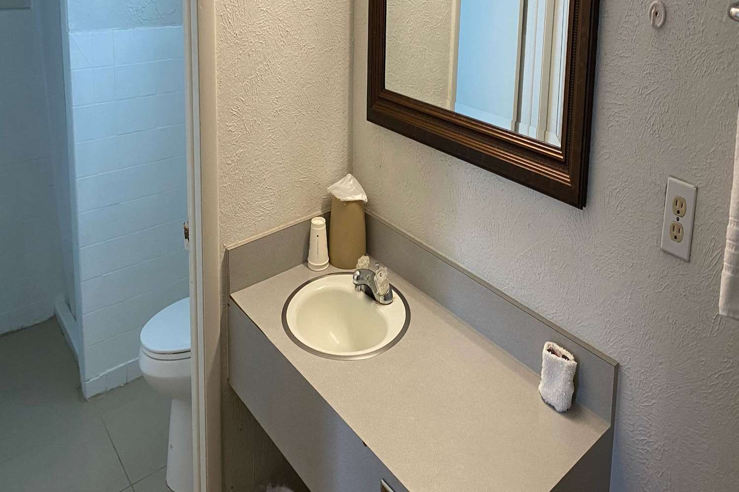 Super 8 By Wyndham Wells 34/34