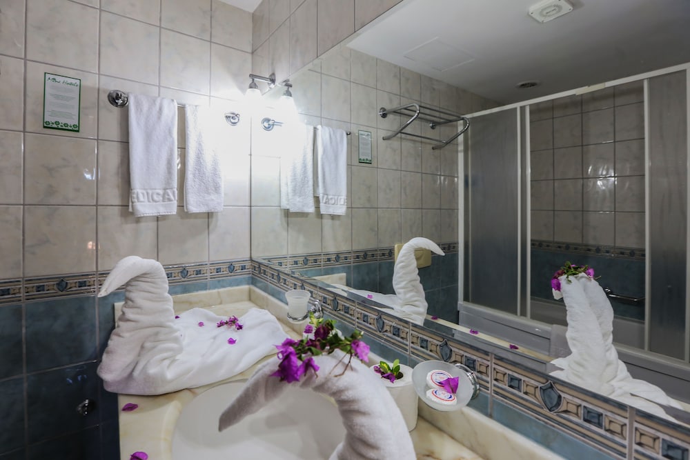 Valeri Beach Hotel 50/50