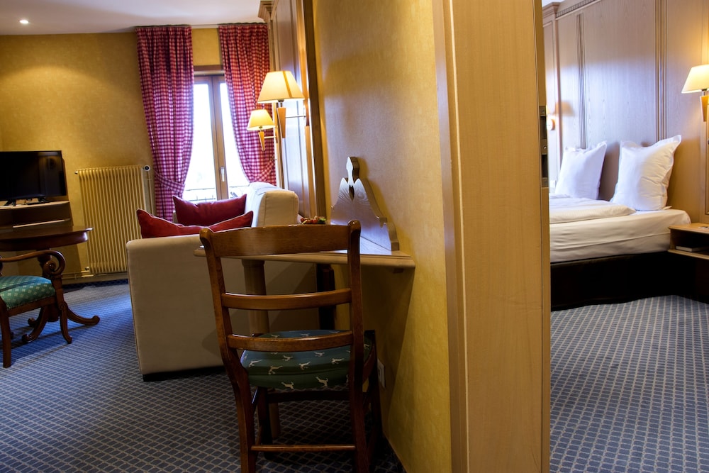 HOTEL AU CHASSEUR 45/57