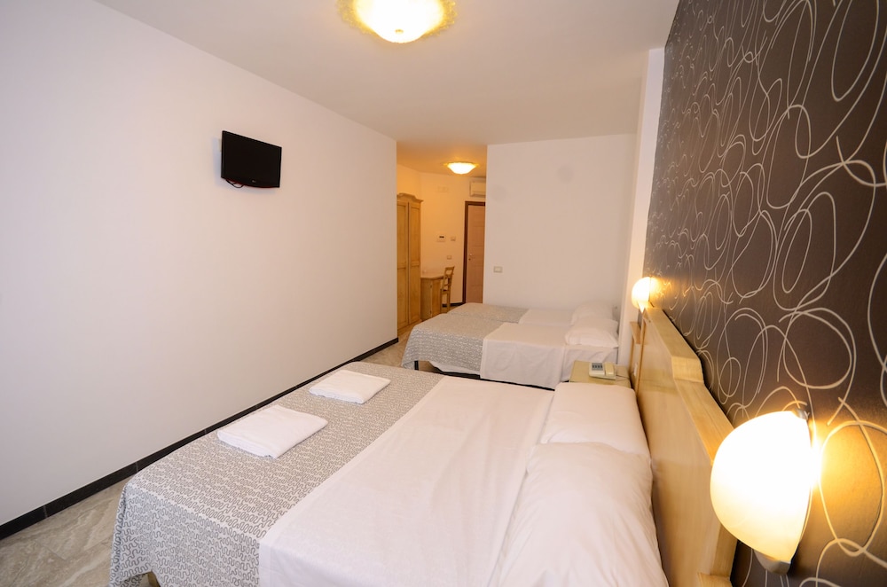 Hotel Clinton 13/35