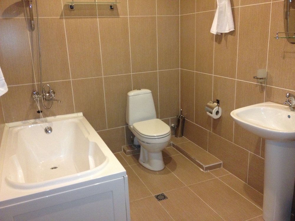COMFORT, DOUBLE OR TWIN BED, CITY VIEW