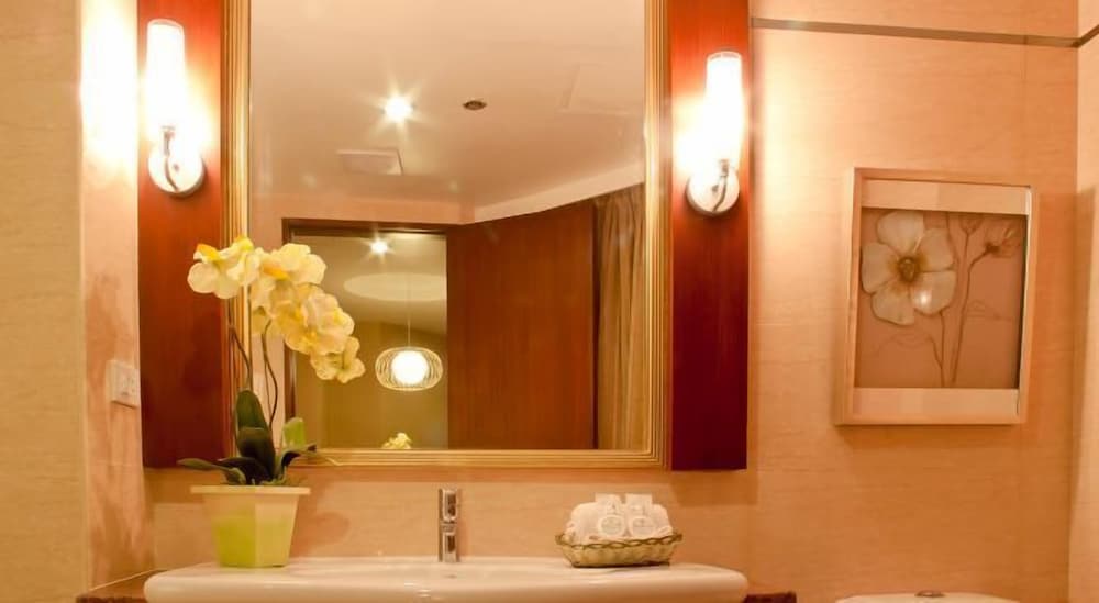 Royal Garden Hotel 43/44