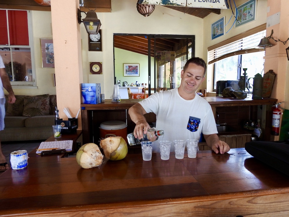 Orange Hill Beach Inn 32/60