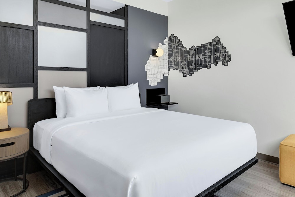 Aloft Santo Domingo Piantini 8/45