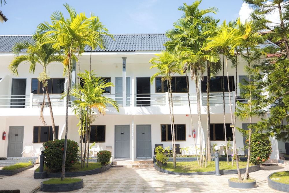 Club Coconut Resort 4/47