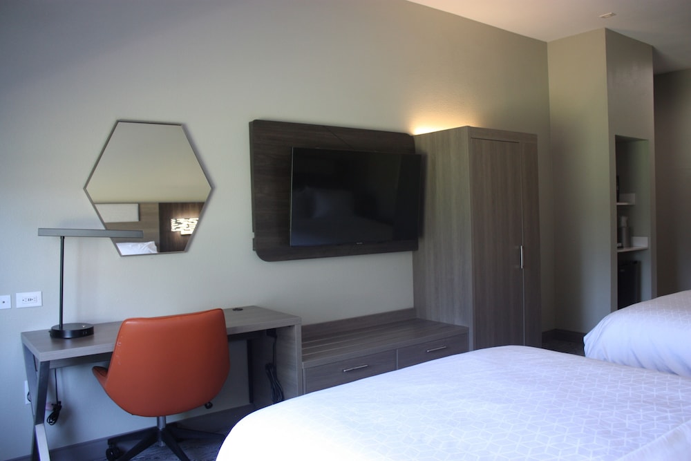 غرفة قياسية بسريرين كوين، Holiday Inn Express Hotel & Suites Shamrock North 5/7