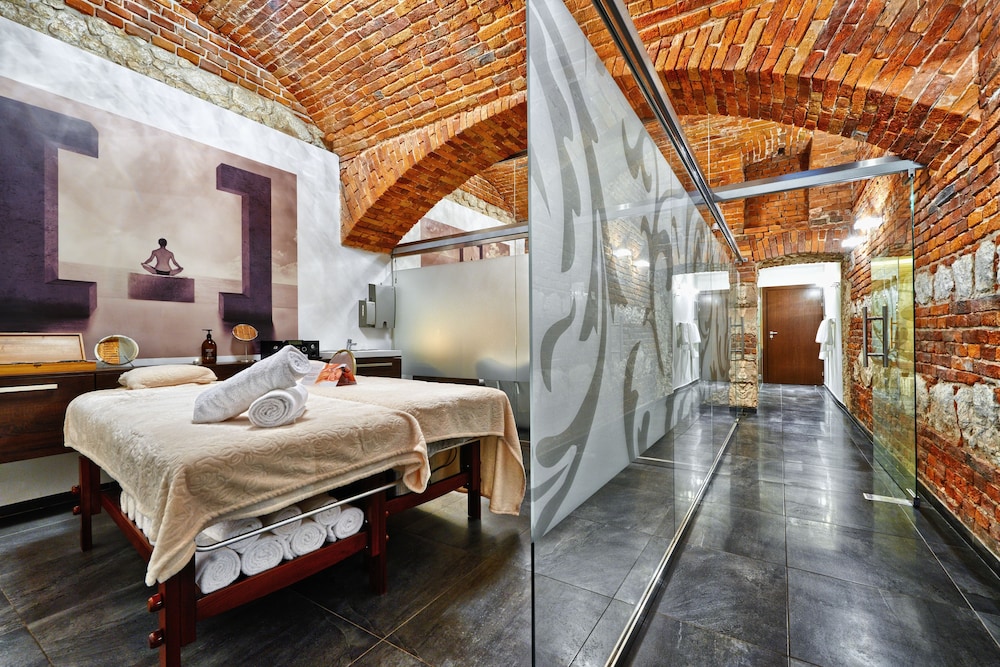 QUEEN BOUTIQUE HOTEL 35/62