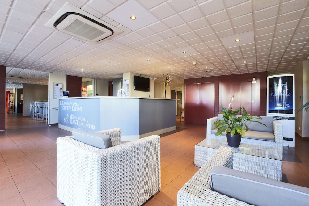 Kyriad Toulon Est La Garde 23/34