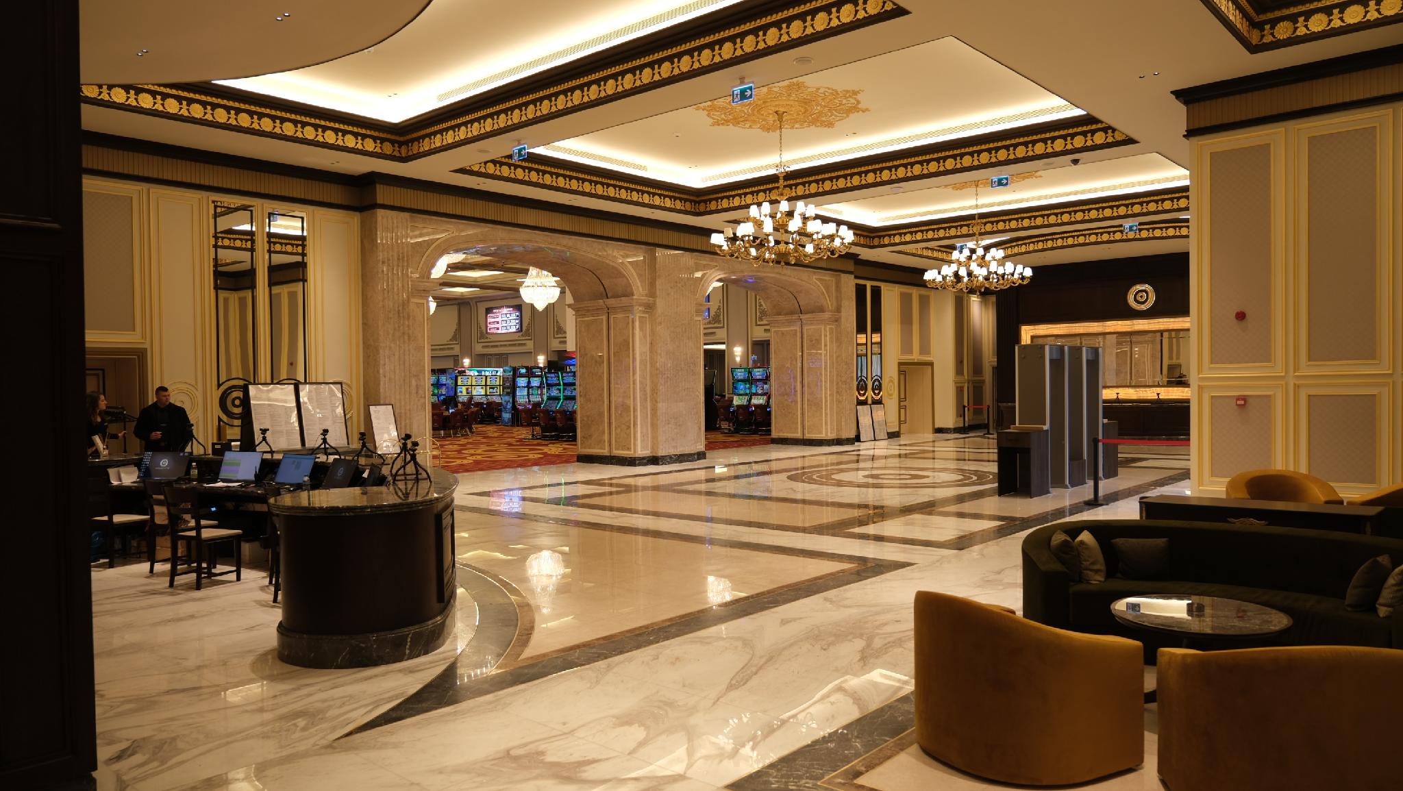 GoldenEye Hotel & Casino 8/30