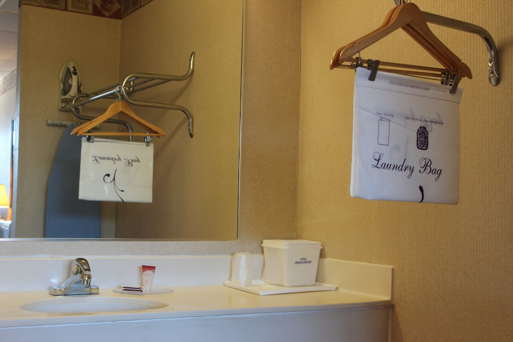 Regency Inn 8/33
