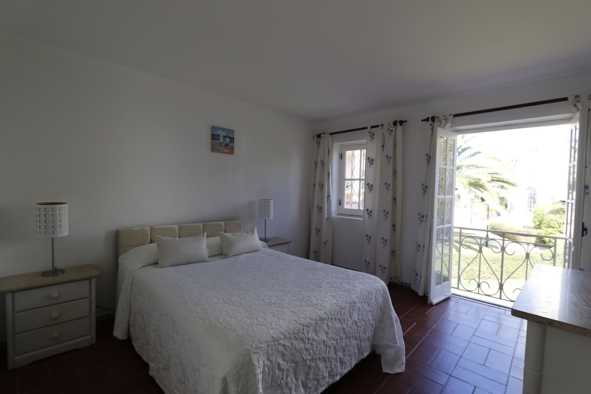 3 Bedrooms, Apartment, 1 Double and 4 Single Beds