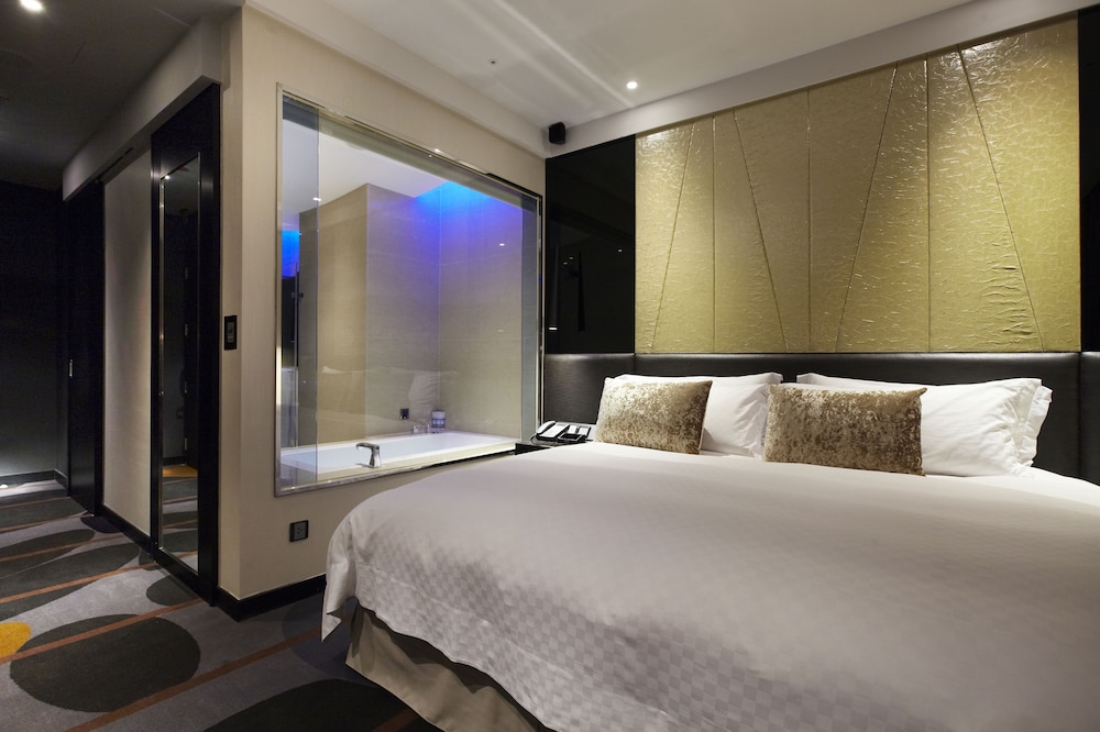 WONDERFUL, STUDIO