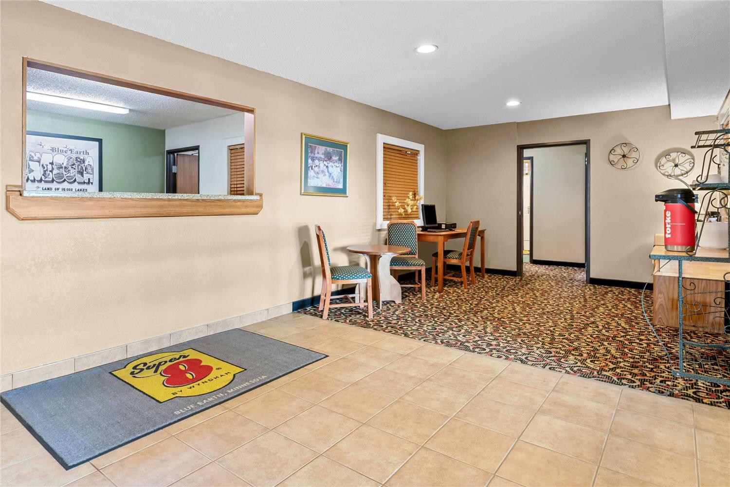 Super 8 By Wyndham Blue Earth 7/34