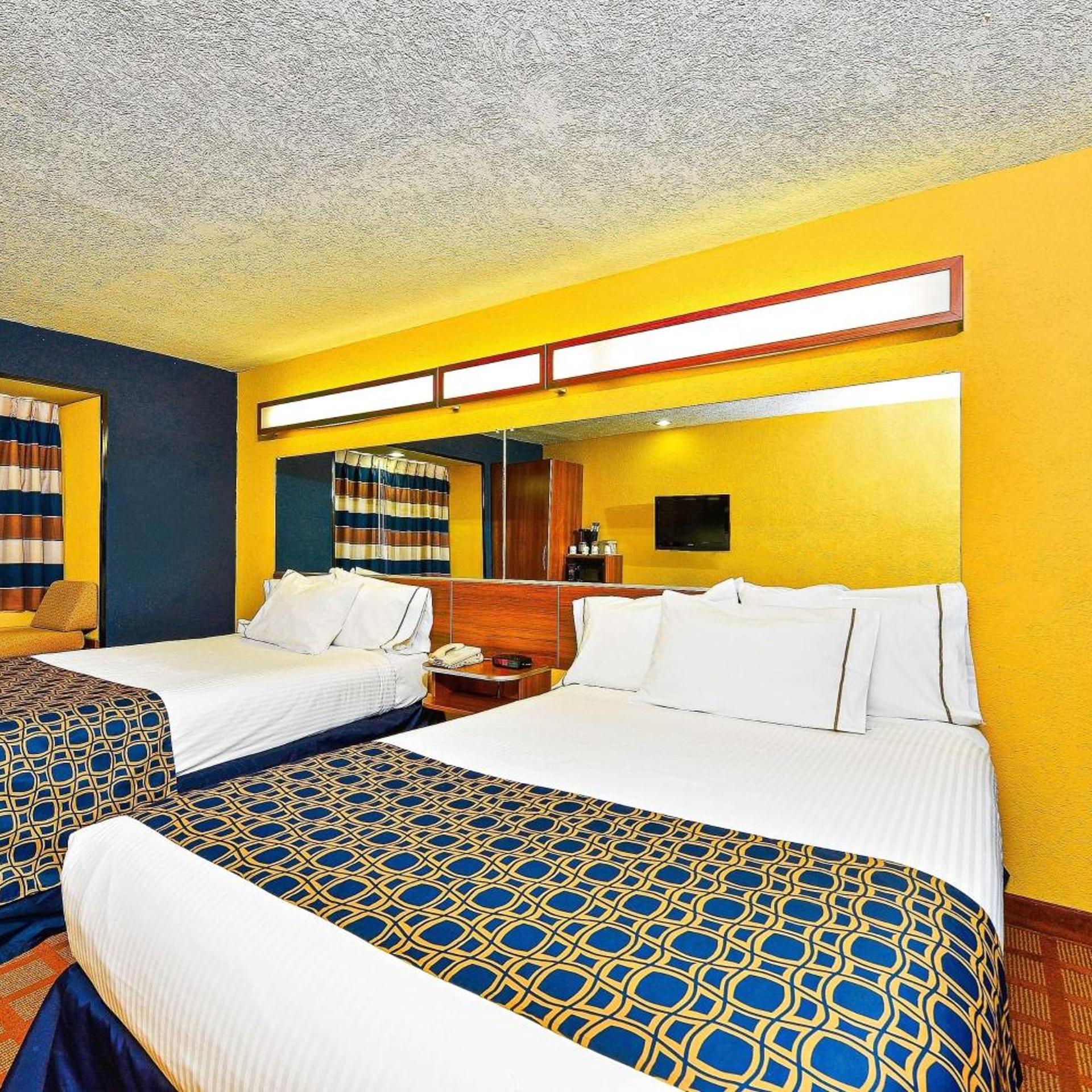 Room, 2 Queen Beds, Bathtub, Accessible