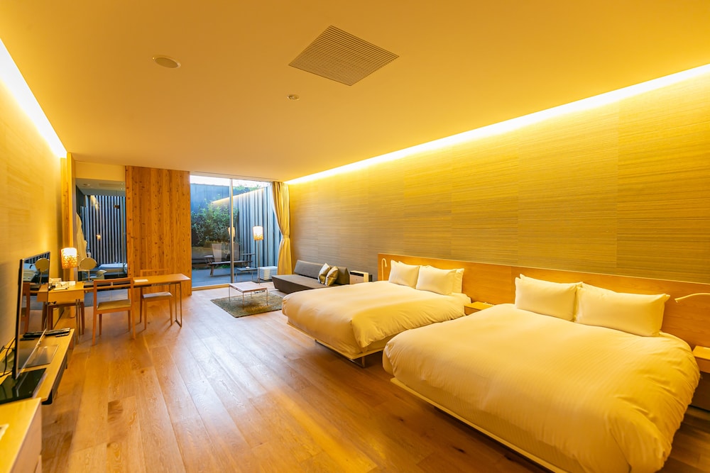 DELUXE, TWIN BEDS