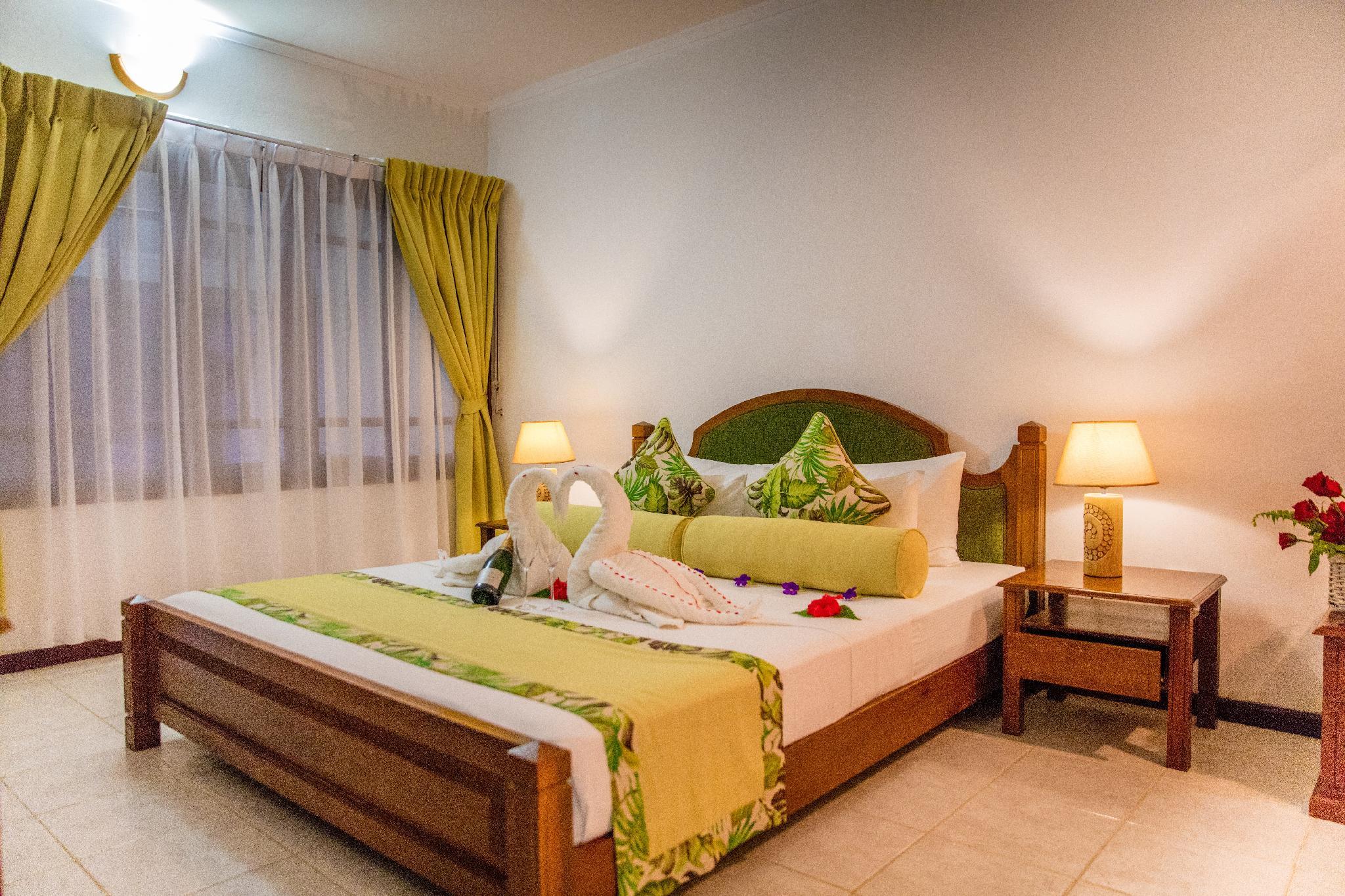 Garden, Standard, King Bed