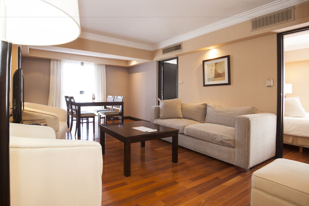 Premium Tower Suites 32/50