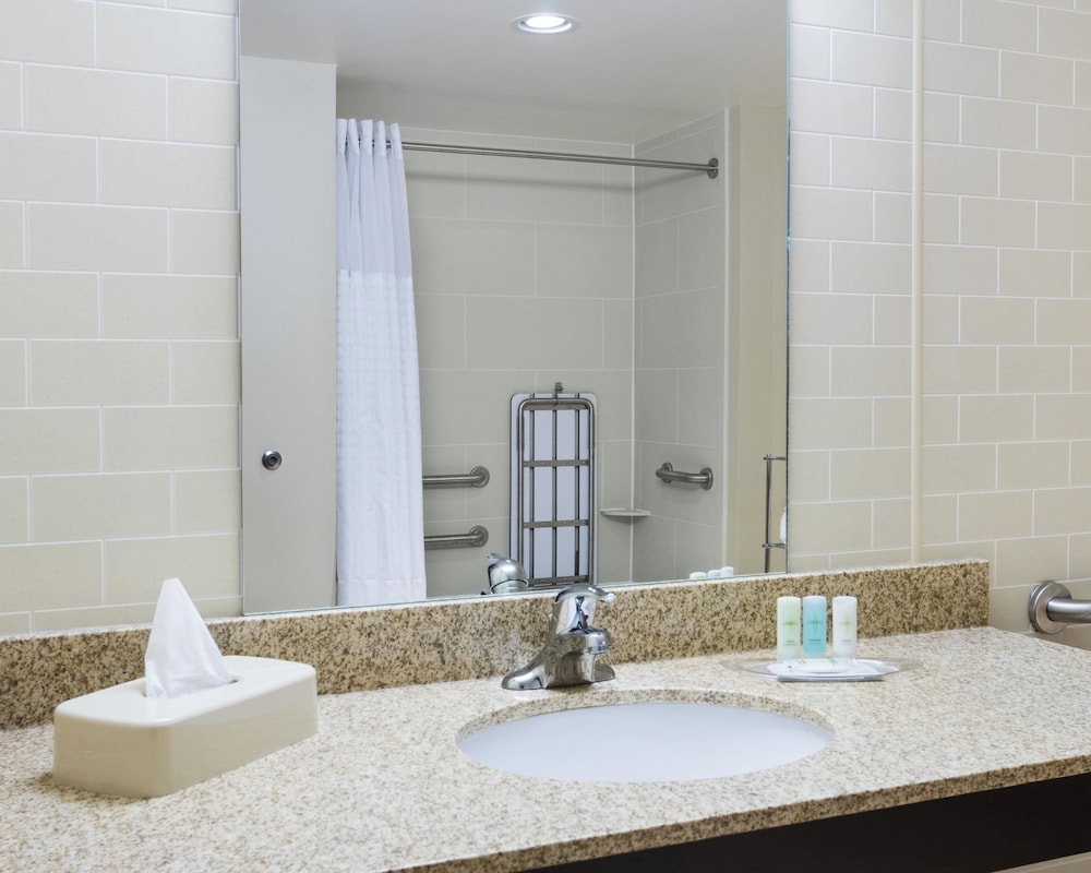 Comfort Suites DuBois Country Club 18/51