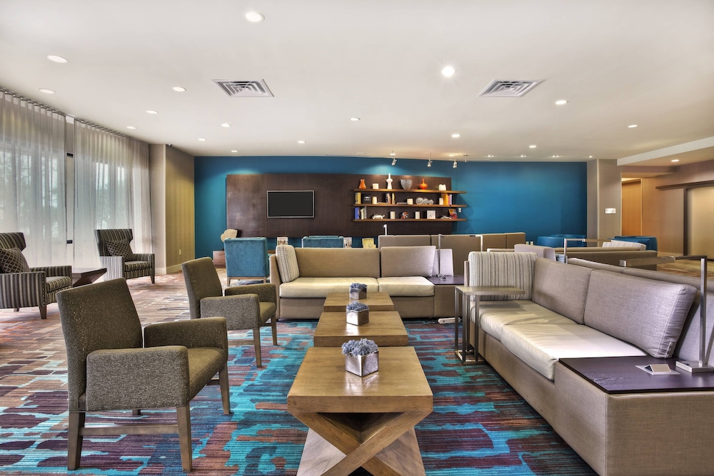 Courtyard By Marriott Gulfport Beachfront 24/45