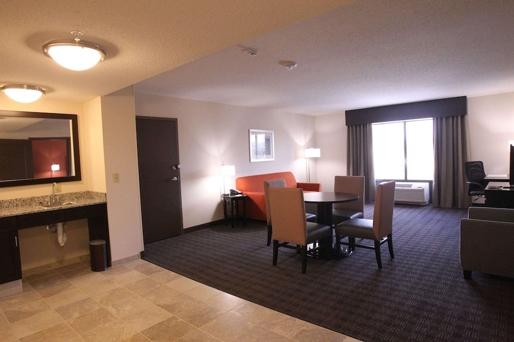 Hampton Inn Suites Seneca Clemson Area Sc 11/74